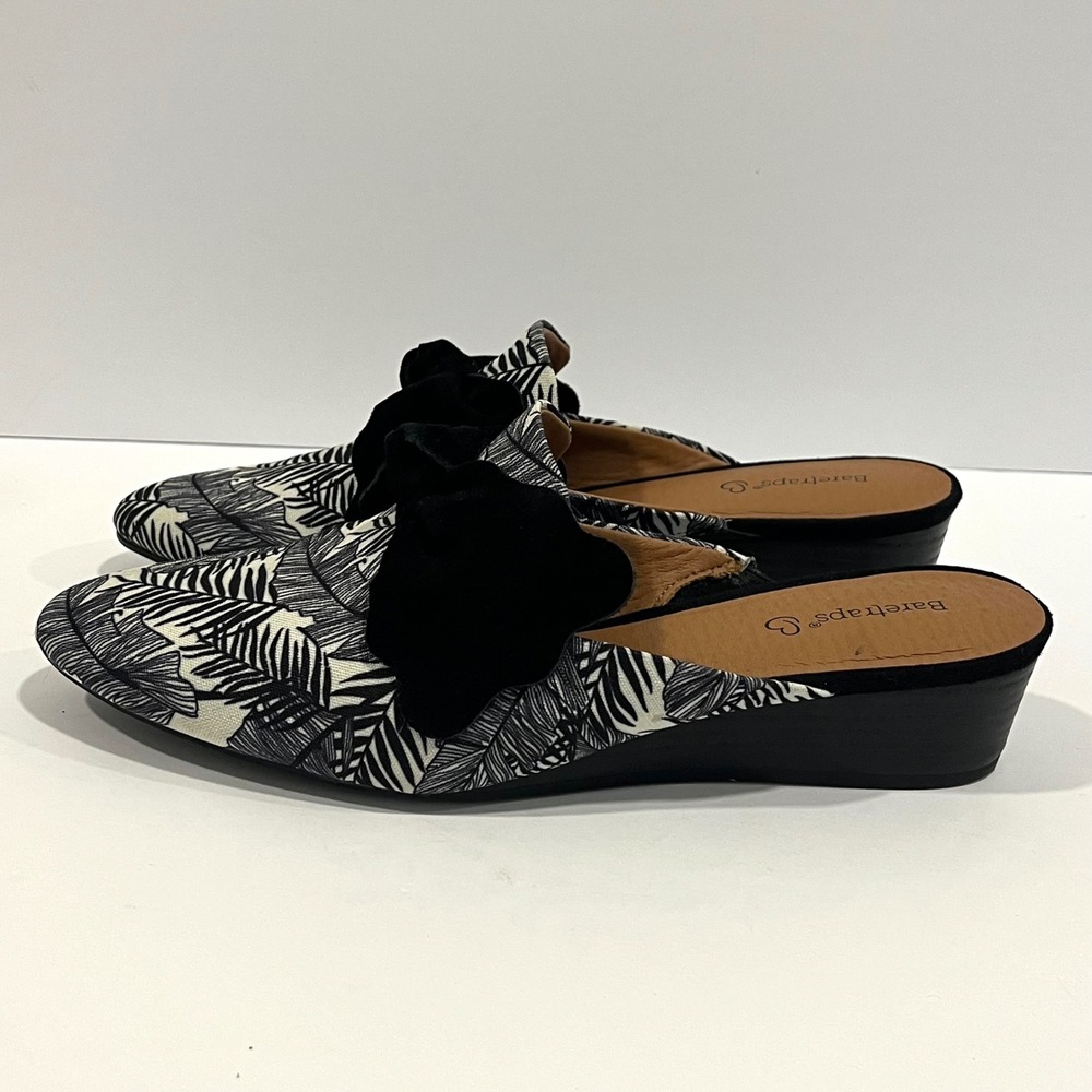 BareTraps Women's Lakelin Black White Palm Leaf Print Bow Wedge Mules Shoes 8M
